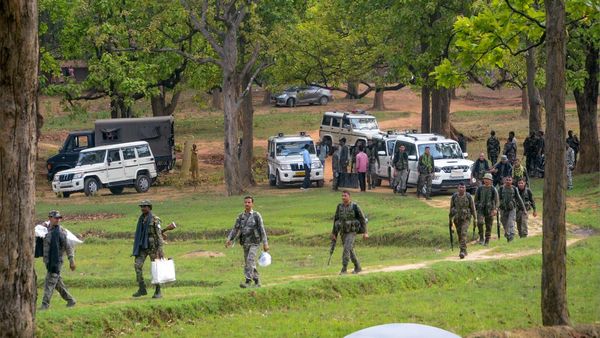 Chhattisgarh: कर्रेगुट्टा पर निर्णायक कार्रवाई के बाद अब रणनीति के मोर्चे पर जुटे मुख्यमंत्री विष्णुदेव साय