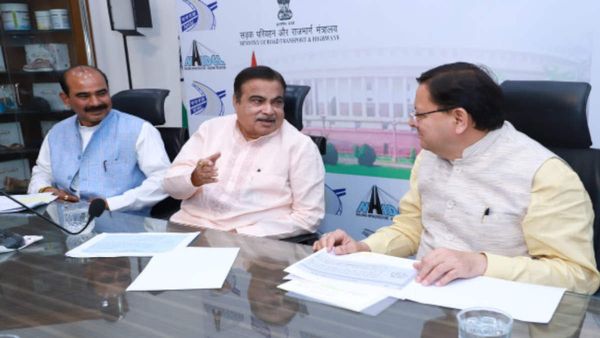 नई दिल्ली में केंद्रीय सड़क परिवहन राजमार्ग मंत्री नितिन गडकरी से मिले CM धामी, जानिए किन योजनाओं पर हुई बात