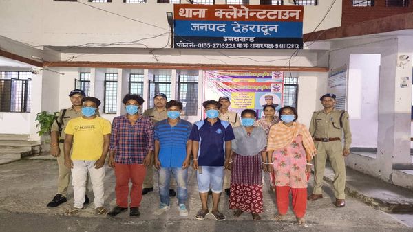 Dehradun news: अवैध रूप से रह रहे 5 बांग्लादेशी नागरिक और एक भारतीय महिला गिरफ्तार, जानिए क्या निकली कहानी