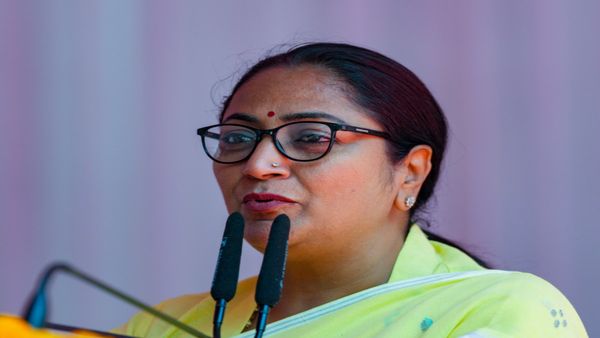 दिल्ली के मुख्यमंत्री ने डीजेबी को 2028 तक सभी अनाधिकृत कॉलोनियों में सीवर कनेक्शन लगाने का दिया निर्देश