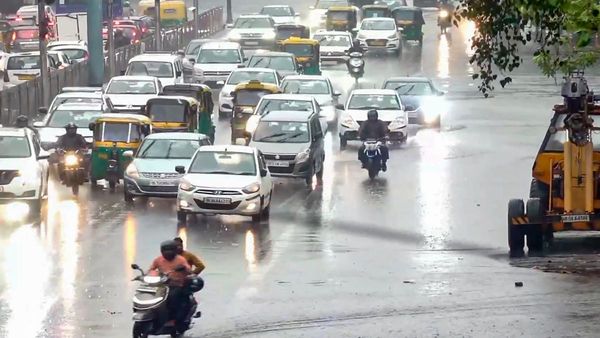 Delhi Today: ‘आधे घंटे के लिए गई होगी बिजली',आतिशी के आरोपों पर प्रवेश वर्मा का पलटवार, जानिए सब अपडेट