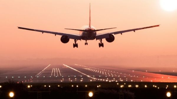 Emergency Landing: मॉस्को जा रहे विमान की दिल्ली एयरपोर्ट पर इमरजेंसी लैंडिंग क्‍यों? सवार थे 425 यात्री