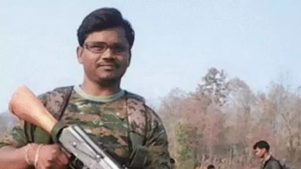 Jharkhand Naxal Encounter: मारा गया 15 लाख का इनामी नक्सली पप्पू लोहरा, हत्या-लूटपाट के थे दो दर्जन केस
