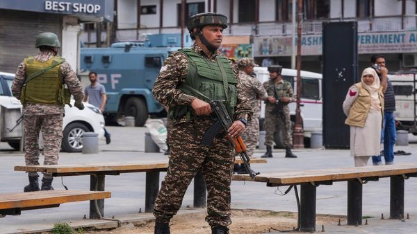 Kashmir Terror Attack: अब जेलों पर हमला करने की फिराक में आतंकी, खुफिया अलर्ट से मचा हड़कंप