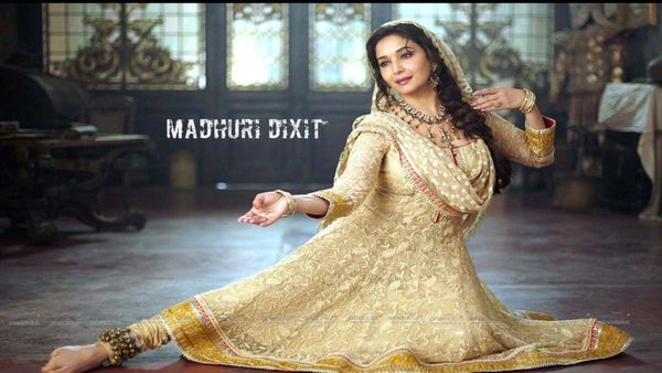 Happy Birthday Madhuri Dixit: 'अबोध' लड़की कैसे बनी 'धक-धक गर्ल'? एक नजर टॉप 10 फिल्मों पर