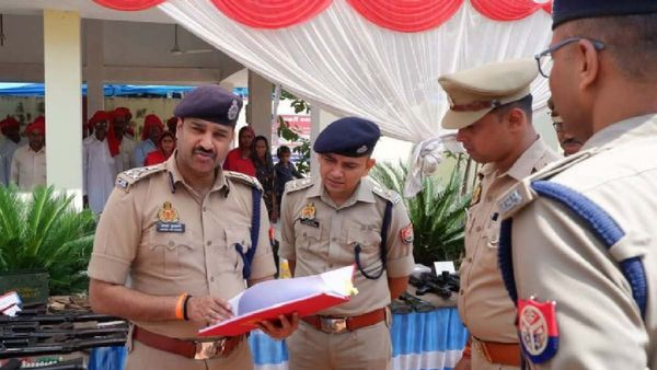 DIG Gorakhpur ने किया महराजगंज जिले का वार्षिक निरीक्षण, अधिकारियों को दिए यह खास निर्देश