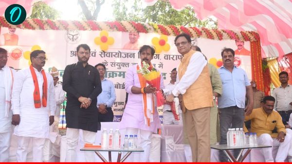 UP Labor Schemes: यूपी सरकार ने श्रमिकों के बैंक खातों में भेजे करोड़ों, मंत्री अनिल राजभर ने खुद किया वितरण