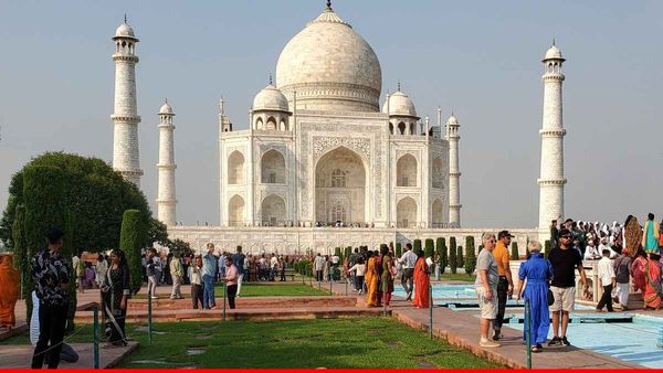 Taj Mahal security: भारत-पाक तनाव के बीच ताजमहल हाई अलर्ट पर, सुरक्षा घेरे में पर्यटक, होटल में भी चेकिंग तेज