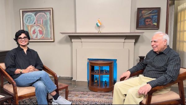 Pahalgam Terror Attack: नेहा सिंह राठौड़ को कपिल सिब्बल का समर्थन, लेकिन तुलना आतंकी अफजल और याकूब से क्यों?