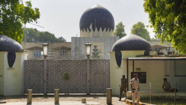 भारत सरकार का पाकिस्‍तान के खिलाफ बड़ा एक्‍शन, PAK हाई कमीशन के अधिकारी को 24 घंटे में देश छोड़ने का आदेश