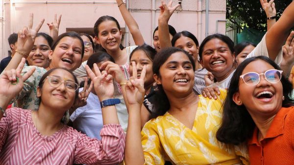 MSBSHSE Result 2025: महाराष्ट्र बोर्ड 12वीं का परिणाम जारी, लड़कियां रहीं इस बार भी आगे, देखें पास प्रतिशत