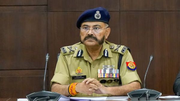 UP DGP Race: प्रशांत कुमार की विदाई के बाद क्या UP को मिलेगी पहली महिला DGP? जानिए कौन से नाम रेस में