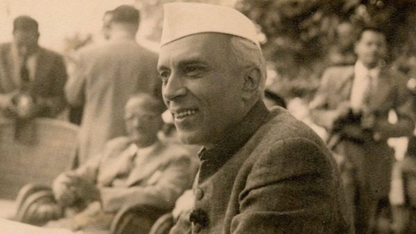 जवाहरलाल नेहरु की 61वीं पुण्यतिथि आज, कांग्रेस-PM मोदी ने कुछ इस अंदाज में किया याद, पढ़ें पंडित नेहरु के विचार