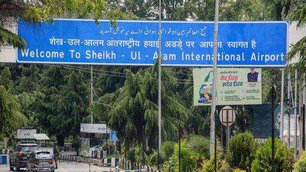 India Pakistan Tension: भारत-पाक सीमा तनाव के कारण बंद हुए ये 32 हवाईअड्डे आज से खुलेंगे, देखें पूरी लिस्ट