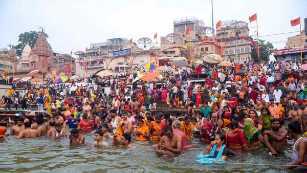 Vaishakh Purnima 2025: इन उपायों को अपनाएं, जमकर होगी धनवर्षा 