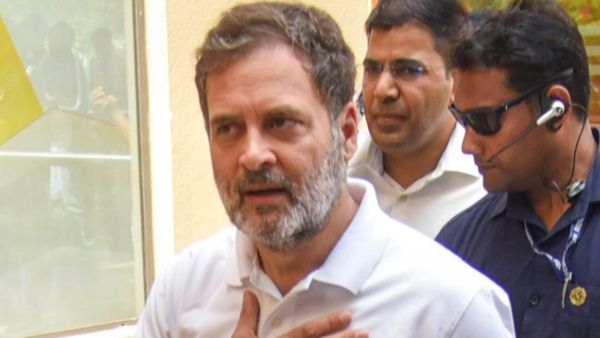 Bihar: दरभंगा दौरे पर पहुंचे राहुल गांधी के खिलाफ दर्ज की गई दो FIR, बोले- 