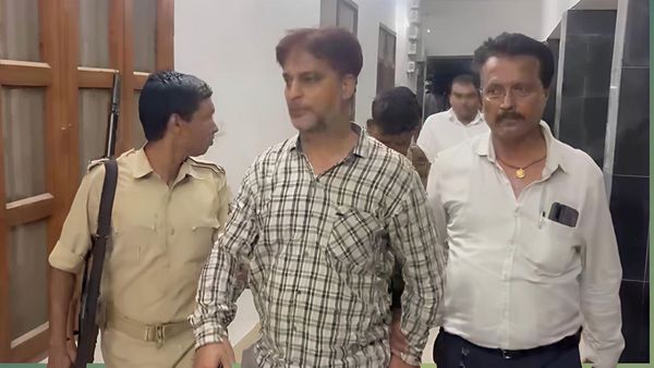 Samastipur News: ‘वेतन के लिए देना होगा 6 हज़ार कमीशन’, स्वास्थ्य विभाग के ‘बीमार अधिकारी’ पर कसा शिकंजा