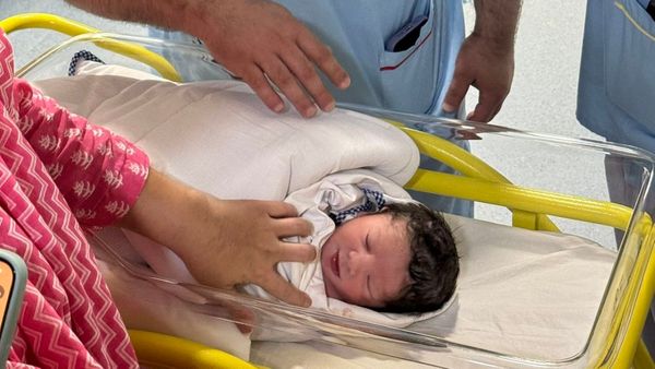 Lalu Yadav Family: पारिवारिक तनाव के बीच लालू परिवार को मिली खुशखबरी, Tejashwi Yadav को पुत्रधन की प्राप्ति