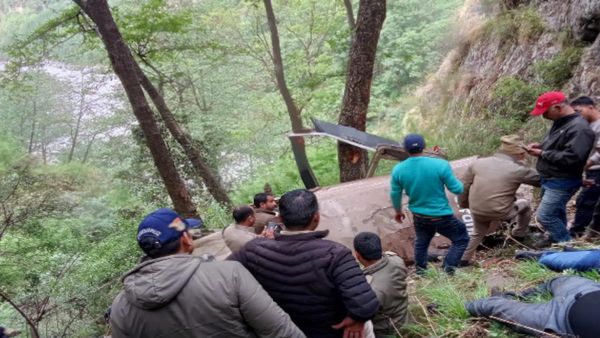 Helicopter Crash उत्तरकाशी में हेलीकॉप्टर क्रैश, 7 यात्री थे सवार, 5 की घटनास्थल पर मौत, रेस्क्यू जारी