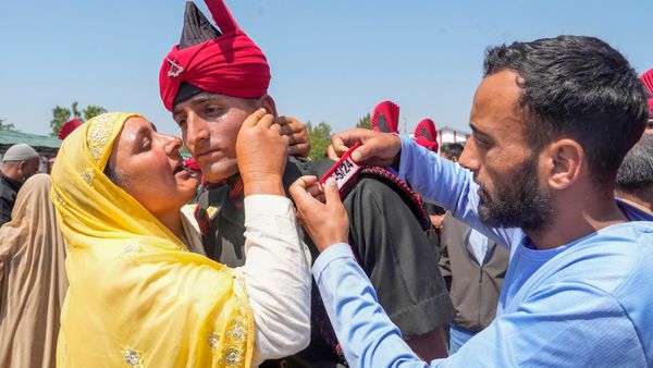श्रीनगर में 326 युवा बने अग्निवीर: 31 हफ्ते की ट्रेनिंग के बाद ईद पर परिजनों से मिले, खुशियों से भर गई झोली