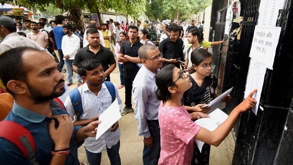 UPSC की तैयारी में कितना कारगर है AI का इस्तेमाल, स्मार्ट स्टडी या शॉर्टकट का धोखा? जानिए फायदे-नुकसान