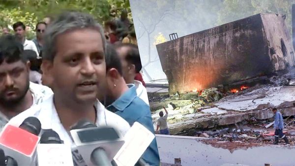 Air India Plane Crash: कौन है ये शख्‍स? प्‍लेन क्रैश के बाद मोबाइल में फोटो लेकर तलाश रहा अपनी मां और बेटी
