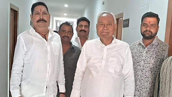 Bihar News: नीतीश सरकार की दोहरी नीति पर सवाल, अनंत सिंह की 3 करोड़ की गाड़ी सलामत, लालू के करीबी की कुर्की