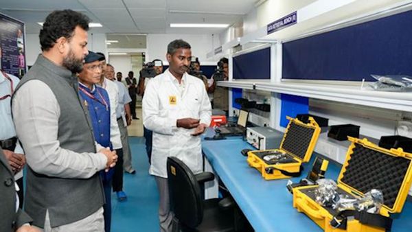 Black Box Lab: दिल्ली में खुली भारत की पहली ‘ब्लैक बॉक्स लैब', जानिए कैसे होगी प्‍लेन क्रैश हादसों की जांच?