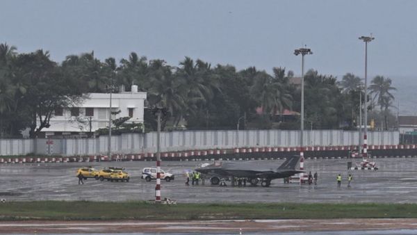 ईंधन की कमी से British F-35 fighter jet ने की आपात लैंडिंग, तिरुवनंतपुरम एयरपोर्ट पर मची हलचल