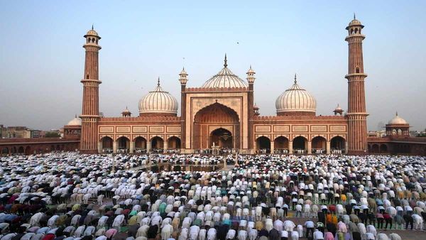 Eid ul-Adha 2025: ईद की रौनक से चमके शहर, आज देशभर में मनाई जा रही बकरीद, PM और राष्ट्रपति ने भी दी बधाई