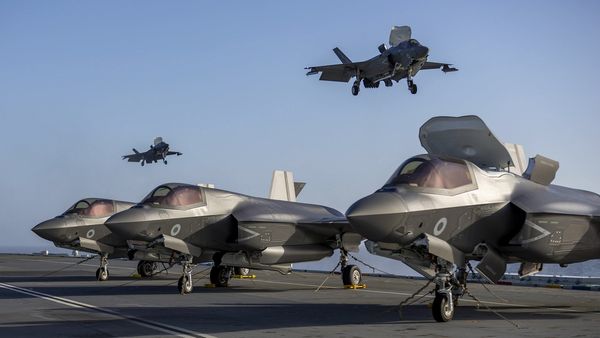 F-35 को हैंगर देने के ऑफर से क्यों सहमा ब्रिटेन? भारत में फंसा है UK Navy का सबसे एडवांस फाइटर प्लेन