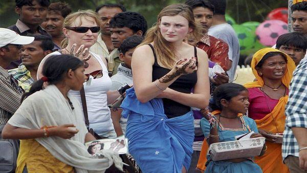 भारत में महिलाओं को अकेले यात्रा से क्यों रोका अमेरिका ने? नई एडवाइजरी ने मचा दी हलचल, वजह भी बताई