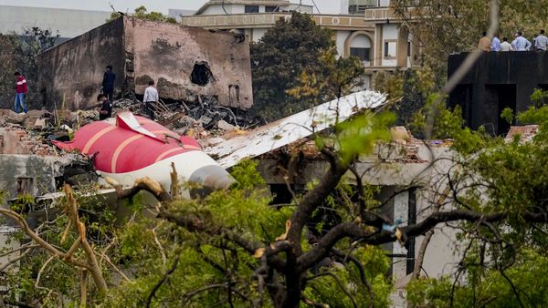 Gopal Shastri Vyas ने 12 दिन पहले कैसे की विमान हादसे की भविष्यवाणी? Air India प्लेन क्रैश के बाद FIR की मांग