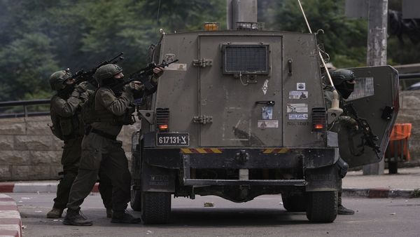 इजरायल का ईरान पर बड़ा अटैक, कई सैन्य और परमाणु ठिकानों पर बरसे मिसाइल, भारतीयों के लिए सलाह जारी