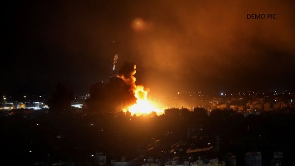 Israel Strikes: इज़राइल ने लेबनान में हिज्बुल्ला के UAV अड्डों पर की 'सर्जिकल स्ट्राइक', पूरी रात हवाई हमले