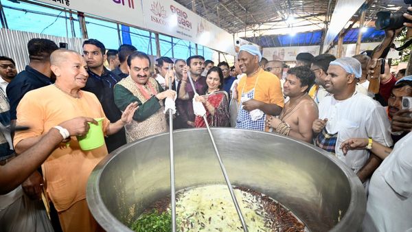 Jagannath Rath Yatra 2025: गौतम अडानी और पत्नी प्रीति जगन्नाथ रथ यात्रा में हुए शामिल, शुरू की 'प्रसाद सेवा'