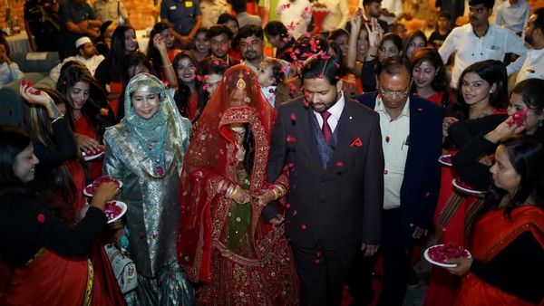 Khan Sir Wife AS Khan: खान सर की बेगम एएस खान कितनी खूबसूरत हैं? चेहरा देखने वाली इकलौती मेहमान ने क्‍या बताया