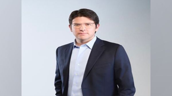 Miguel Uribe: कौन हैं मिगुएल उरीबे? कोलंबिया में राष्ट्रपति पद के उम्मीदवार पर बरसाईं गईं गोलियां, हालत नाजुक