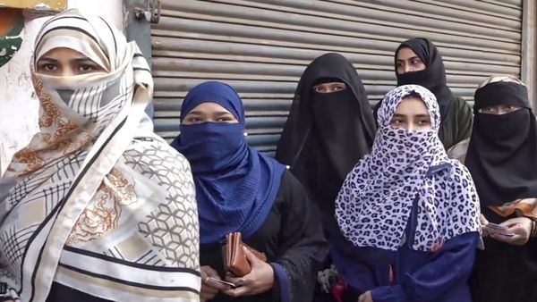 High Court ने मुस्लिम औरतों के हक में सुनाया बड़ा फैसला, 'महिला को खुला के जरिए तलाक लेने का अधिकार'