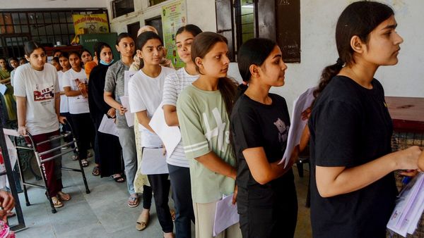 NEET PG Exam 2025: नीट पीजी परीक्षा स्‍थगित की गई, जानिए NBEMS ने क्‍यों लिया ये फैसला  