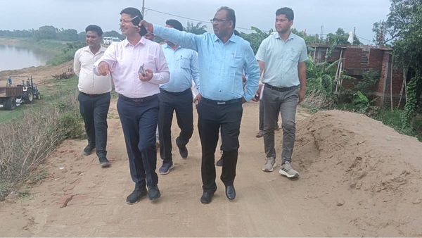 Maharajganj News: डीएम ने तटबंधों का किया निरीक्षण, बाढ़ सुरक्षा को लेकर दिए यह निर्देश