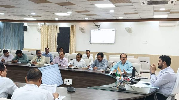 Maharajganj News: जिले के सभी पात्र नागरिक जुड़ेंगे वित्तीय साधनों से, सीडीओ ने की यह खास पहल