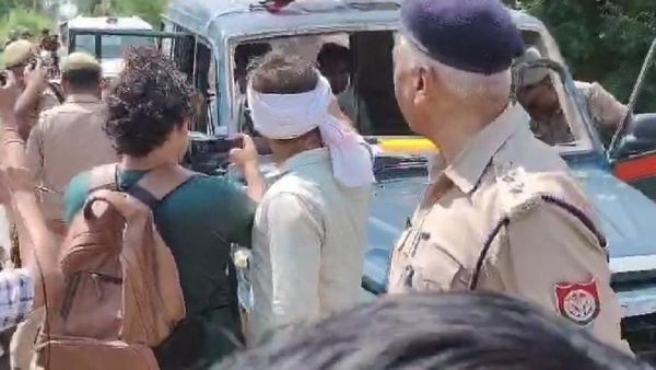 Etawah News UP: इटावा में कथावाचक से अभद्रता का मामला गरमाया, पुलिस पर हुआ पथराव