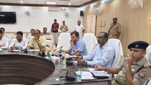 Maharajganj News: आगामी पर्वों के दृष्टिगत डीएम की कड़ी चेतावनी, यह काम करने वालों पर होगी कड़ी कार्रवाई