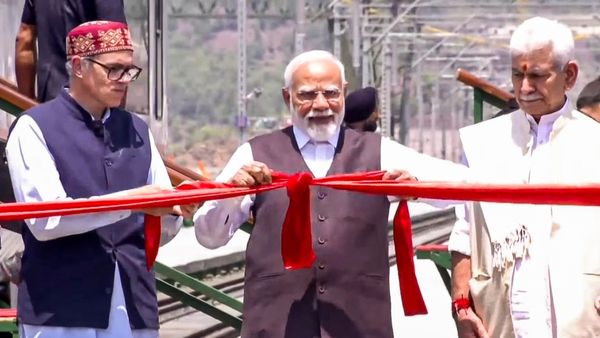 'जो ब्रिटिश नहीं कर पाए, मोदी जी ने कर दिखाया', उमर अब्दुल्ला ने चिनाब ब्रिज उद्धाटन पर की PM Modi की तारीफ