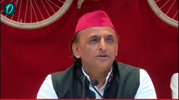 Akhilesh Yadav का आरोप: अब्बास अंसारी की सदस्यता जाति के आधार पर गई, डीएनए बयानबाज आजाद क्यों?