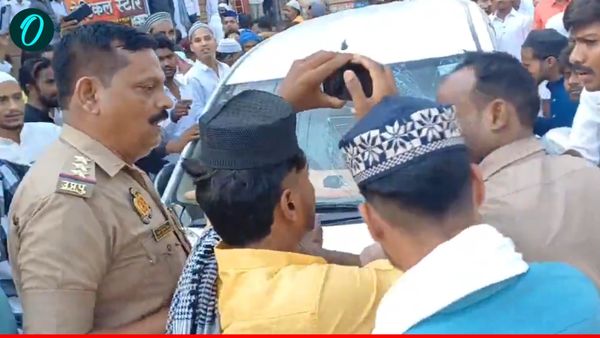 Chandauli News: बकरीद पर चंदौली में युवक की कार का शीशा टूटा, नमाज के बाद माहौल बिगाड़ने की कोशिश