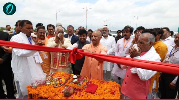 UP News: योगी आदित्यनाथ ने दी पूर्वांचल को रफ़्तार, आज़मगढ़ से गोरखपुर तक एक्सप्रेसवे का सफ़र शुरू