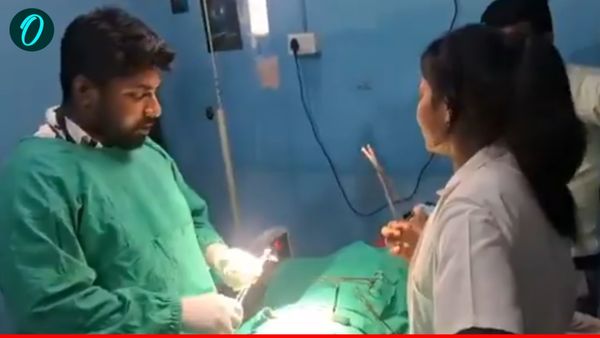 UP Health News: युवक-युवती ने ऑपरेशन थिएटर को बनाया मजाक, सर्जरी के बीच मस्ती का वीडियो वायरल, जांच शुरू