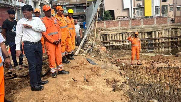 Patna News: पटना में बिल्डर की लापरवाही से दहशत में लोग, DM ने रात 2 बजे संभाली कमान, सख्त कार्रवाई की तैयारी
